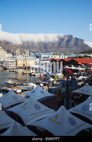 Victoria and Alfred Waterfront et Montagne de la table en arrière-plan, Cape Town, Western Cape, Afrique du Sud Banque D'Images