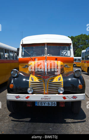 Les bus typiques à La Valette, Malte Banque D'Images