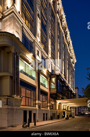 Riverside élévation à la rénovation de l'Hôtel Savoy à Londres - a rouvert ses portes en octobre 2010 Banque D'Images