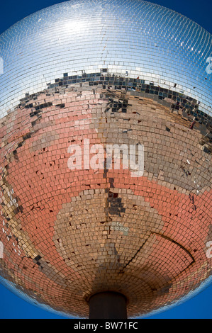 'Ils abattent les chevaux n'ont-ils pas', plus grand monde en boule, Blackpool, Lancashire, Angleterre, Royaume-Uni, Europe Banque D'Images