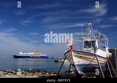 L'île de Naxos, bateau de pêche et bateau Banque D'Images