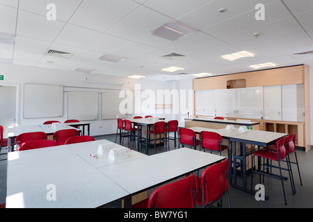 Classe de physique vide atPortsmouth Grammar School Science Nouvelle Block Banque D'Images