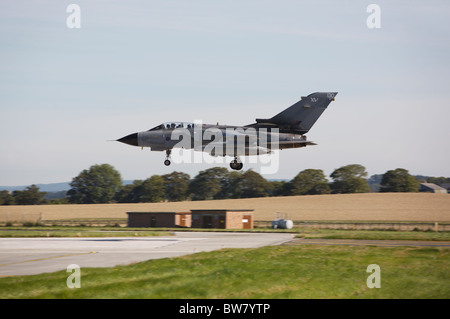 Tornado sur le point d'atterrir à RAF Leuchars. Banque D'Images