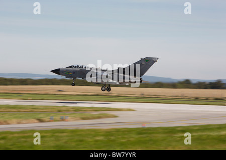 Tornado sur le point d'atterrir à RAF Leuchars. Banque D'Images