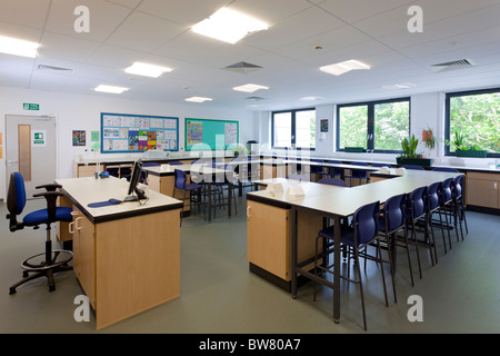 Vide classe de biologie à Portsmouth Grammar School Science Nouvelle Block Banque D'Images