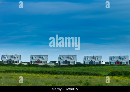 Maisons de vacances récemment construit à Liscannor, dans le comté de Clare, Irlande Banque D'Images