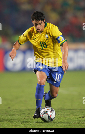 Giuliano du Brésil contrôle la balle pendant la Coupe du Monde U-20 de la FIFA finale contre le Ghana le 16 octobre 2009 Banque D'Images