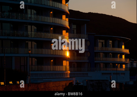 Coucher du soleil sur l'Horizon View Apartments Westward Ho ! Devon UK Banque D'Images