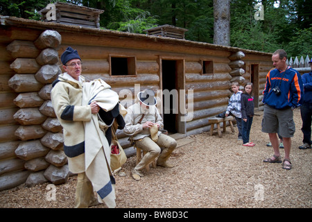 Reconstitution historique à Fort Clatsop National Memorial près de Astoria, Oregon, USA. Banque D'Images