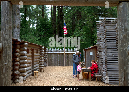 Reconstitution historique à Fort Clatsop National Memorial près de Astoria, Oregon, USA. Banque D'Images
