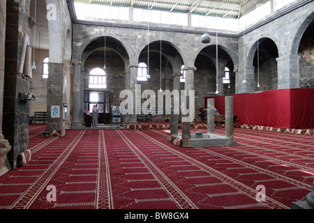 Intérieur de la mosquée Al Umari à Bosra, en Syrie. C'est l'une des plus anciennes mosquées dans l'histoire de l'Islam. Banque D'Images