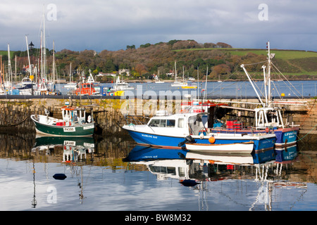 Reflets dans le port de Falmouth Cornwall Angleterre Banque D'Images