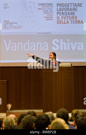 Vandana Shiva, écologiste indienne, Conférence "Progetto Gjusti', Milan 16.11.2010 Banque D'Images