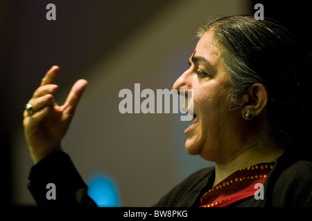 Vandana Shiva, écologiste indienne, Conférence "Progetto Gjusti', Milan 16.11.2010 Banque D'Images