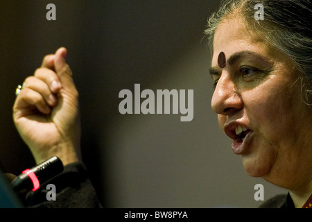 Vandana Shiva, écologiste indienne, Conférence "Progetto Gjusti', Milan 16.11.2010 Banque D'Images