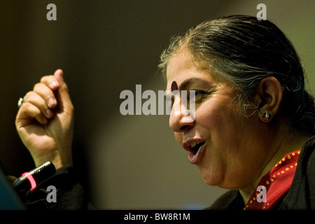 Vandana Shiva, écologiste indienne, Conférence "Progetto Gjusti', Milan 16.11.2010 Banque D'Images