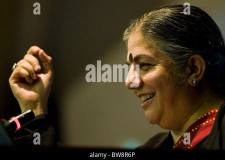 Vandana Shiva, écologiste indienne, Conférence "Progetto Gjusti', Milan 16.11.2010 Banque D'Images