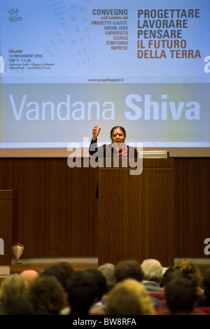 Vandana Shiva, écologiste indienne, Conférence "Progetto Gjusti', Milan 16.11.2010 Banque D'Images