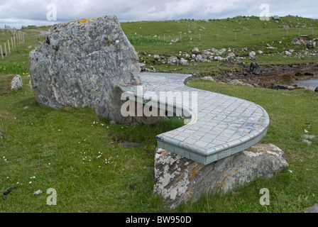 Un siège en céramique sculpture par Colin Mackenzie à Claddach, North Uist, Hébrides extérieures. L'Écosse. 6493 SCO Banque D'Images