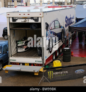 Stobart motor sport chariot avec des pièces de voiture stockées à l'intérieur Banque D'Images