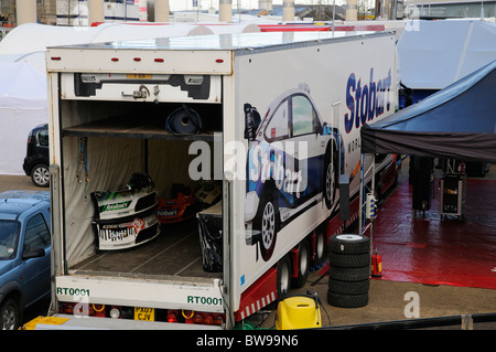 Stobart motor sport chariot avec des pièces de voiture stockées à l'intérieur Banque D'Images