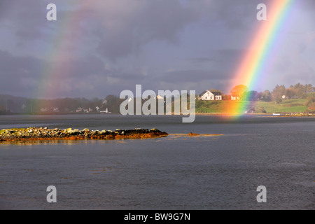 Arc-en-ciel sur la baie de Clew, County Mayo Irlande Banque D'Images