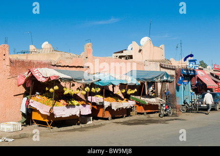 Un marché de rue de Marrakech, Maroc, Afrique du Nord Banque D'Images