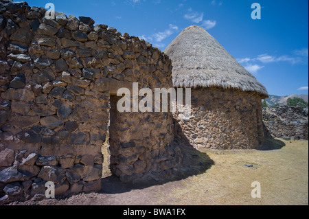 Grenier au site archéologique de ville Inca, à Raqchi, Cusco, Pérou Banque D'Images