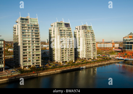 Les blocs d'appartements Bâtiments NV, bassin du Huron, Salford Quays, Greater Manchester, Angleterre, RU Banque D'Images