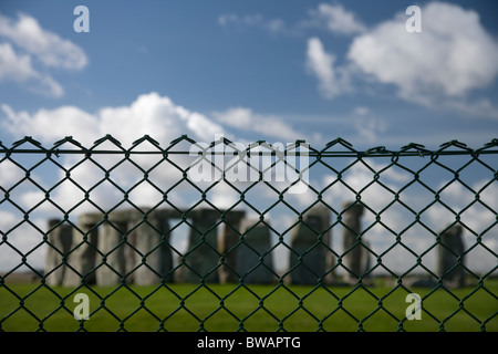 Stonehange derrière fence Banque D'Images