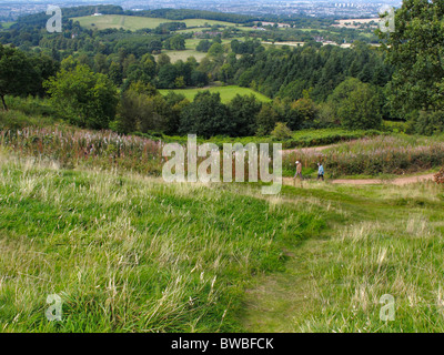 Les marcheurs dans le Clent Hills, Worcestershire, Angleterre, RU Banque D'Images