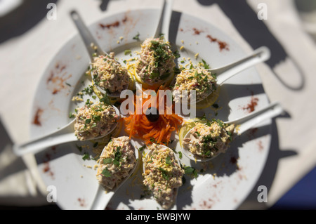 Fuerteventura, Îles Canaries - midi café ou au restaurant en plein air de l'alimentation saine. Salade Chaca Banque D'Images