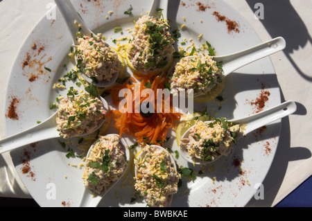 Fuerteventura, Îles Canaries - midi café ou au restaurant en plein air de l'alimentation saine. Salade Chaca Banque D'Images