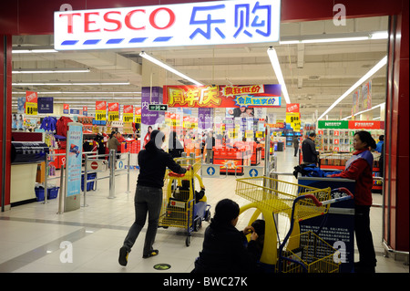 Tesco à Qingdao, province de Shandong, Chine. 11-Nov-2010 Banque D'Images