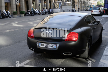 Retour d'une Bentley stationnés dans les rues de Paris, France. Banque D'Images