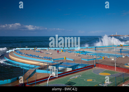 Une station balnéaire et un centre de santé sur la Corniche de Casablanca, au Maroc. Banque D'Images