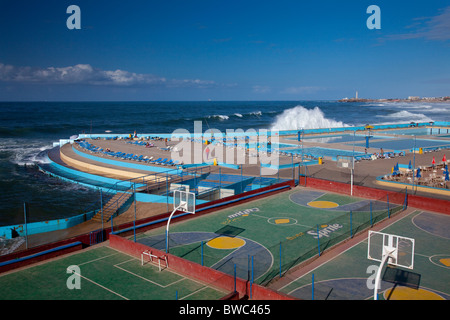 Une station balnéaire et un centre de santé sur la Corniche de Casablanca, au Maroc. Banque D'Images