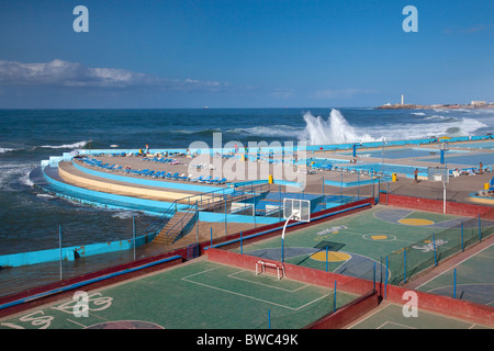 Une station balnéaire et un centre de santé sur la Corniche de Casablanca, au Maroc. Banque D'Images