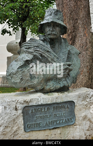 Statue de guide de montagne Angelo Dibona à Cortina d'Ampezzo, Dolomites, Italie Banque D'Images