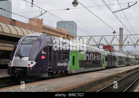 TER la gare de Lyon Part-Dieu, Lyon, Rhône, France Banque D'Images
