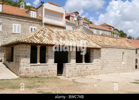 Une belle vue à l'Crkva Sveti Djuradj, Église de St George, construit au 15ème siècle, à la place principale de la Sudurad .... Banque D'Images