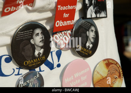 Obama campagne politique sur l'affichage des boutons de l'élection présidentielle de 2008 lors de sa soumission. Banque D'Images