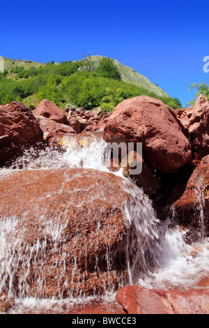 Cascade de roches Rodeno La Guarrinza Pyrénées Huesca Aragon Espagne Aiguestortes Banque D'Images