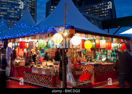 Paris, France, le marché de Noël la nuit, le centre d'affaires de la Défense, Noël à Paris Banque D'Images