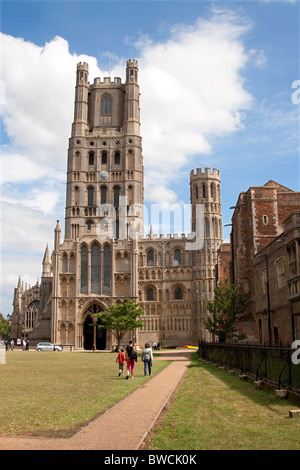 Vue sur Cathédrale d'Ely, Cambridgeshire, Angleterre, RU Banque D'Images