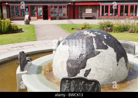 Un globe montrant l'Afrique à la David Livingstone Centre, Blantyre, South Lanarkshire, Écosse Banque D'Images