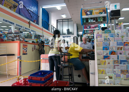 Un supermarché de Port-au-Prince, Haïti Banque D'Images