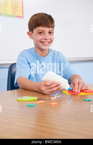 États-unis, Illinois, Metamora, Portrait de school boy (8-9) in classroom Banque D'Images