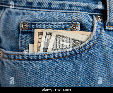 États-unis, Illinois, Metamora, American billets dans une poche avant de blue-jeans Banque D'Images