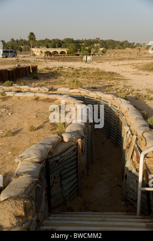 Système de tranchées de fente au kibboutz Revivim fondée en 1943 au sud de Beer-sheva dans le désert du Néguev en Israël Banque D'Images